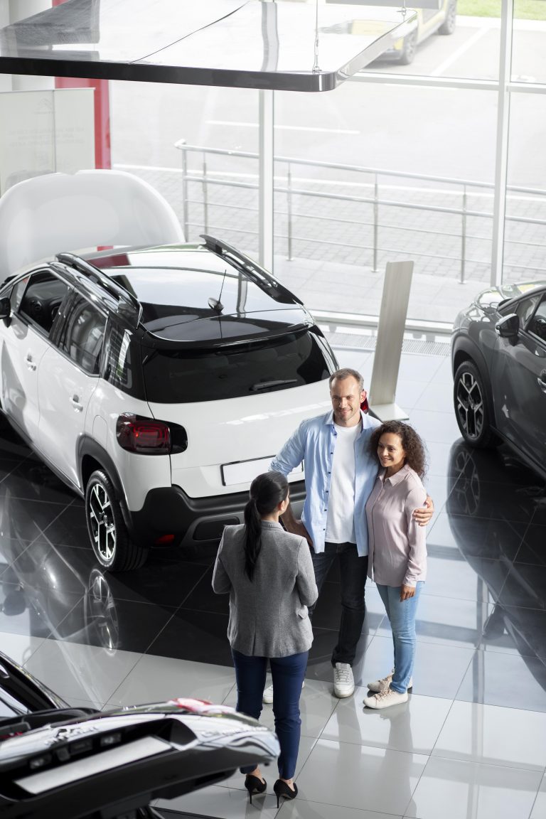 couple-searching-new-car-dealership